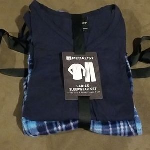 Ladies Sleepware Set size Small